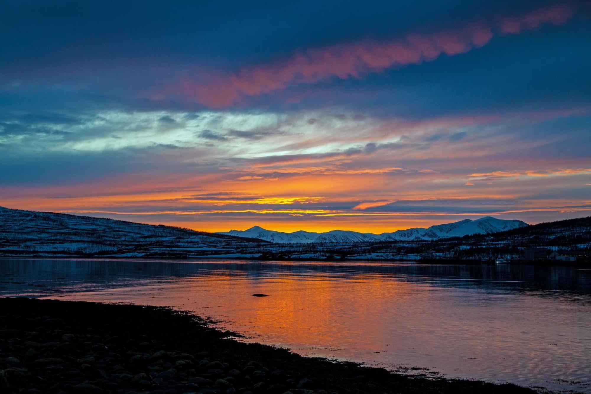 Willa Lyngen Fjordcamp Nord-Lenangen Zewnętrze zdjęcie